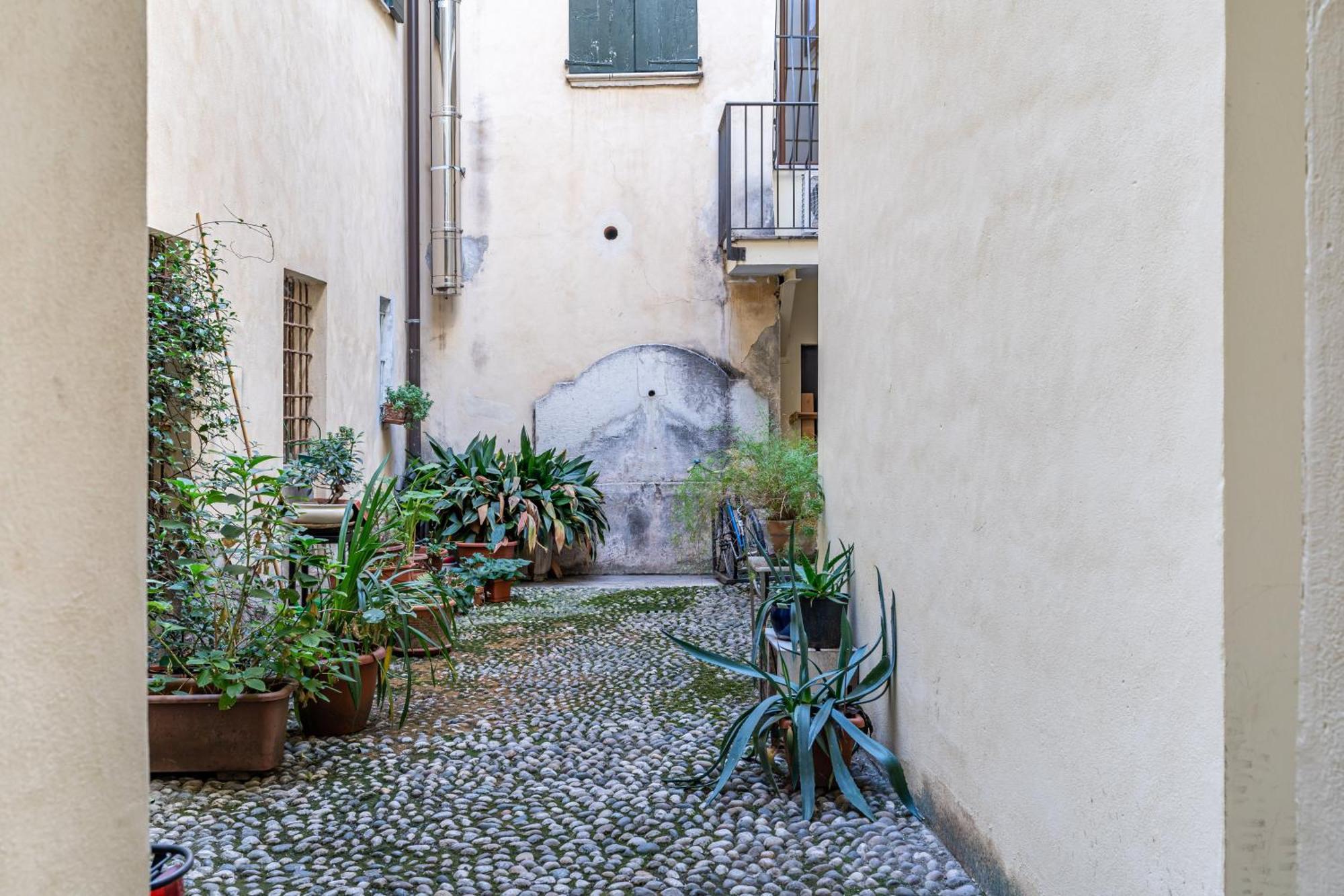 Casa San Faustino - Brescia Citycenter - By Host4U Exterior foto